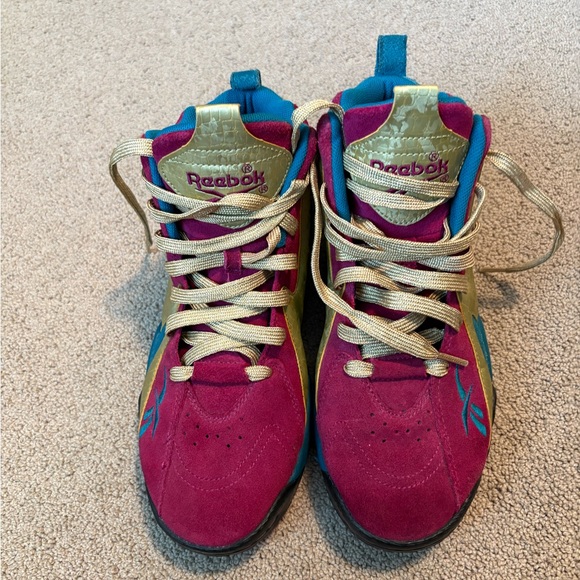 Reebok Youth Sz 6 Burgundy and Gold Sneakers EUC - Picture 4 of 8